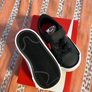 Unworn Nike Kids Black and Red Sneakers 6c